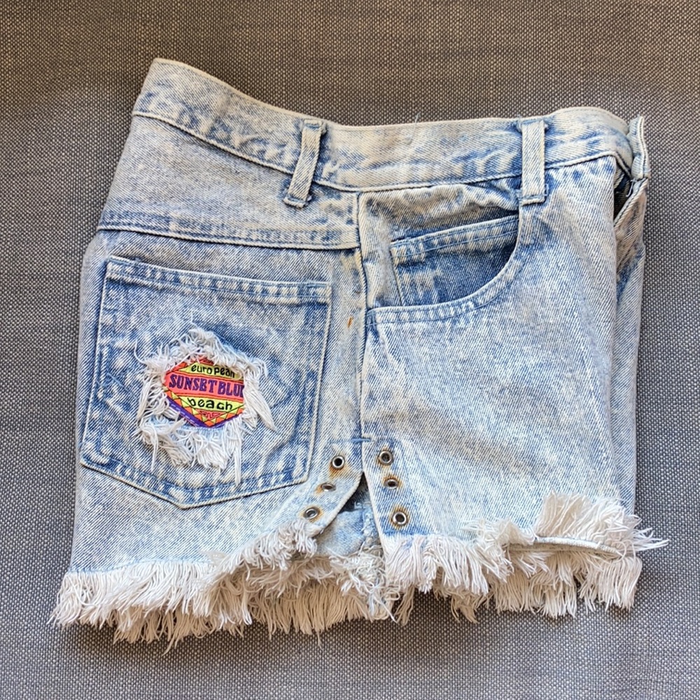 Shorts - Picture 2 of 6